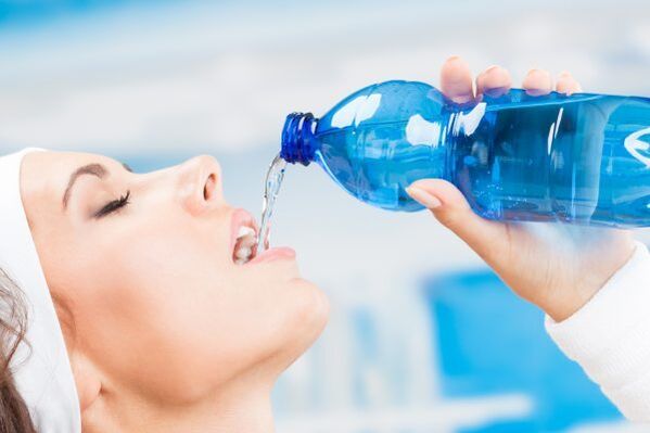 يمكنك التخلص من 5 كجم من الوزن الزائد خلال أسبوع عن طريق شرب الكثير من الماء